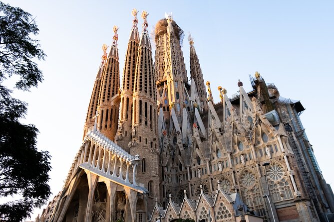 Sagrada Familia Guided Tour & Skip the Line Ticket in Barcelona - Key points at a glance