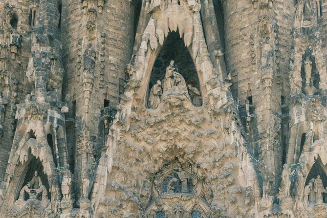 Sagrada Familia Guided Tour & Skip the Line Ticket in Barcelona - How the group format affects the experience
