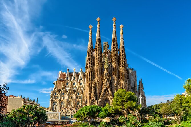 Sagrada Familia Guided Tour with Skip The Line Access - Meeting at Av. de Gaudí, 2