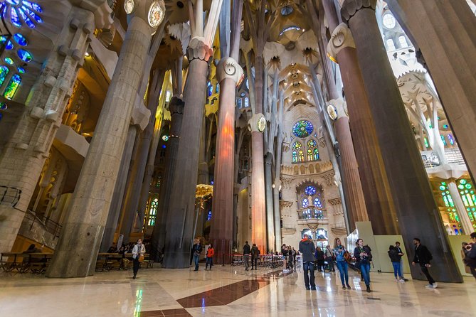 Sagrada Familia Guided Tour with Skip The Line Access - What makes the interior so powerful