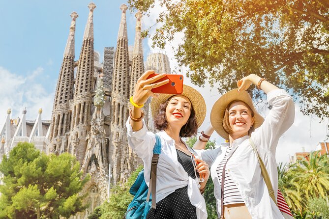 Sagrada Familia Guided Tour with Skip The Line Access - The optional Park Güell combination
