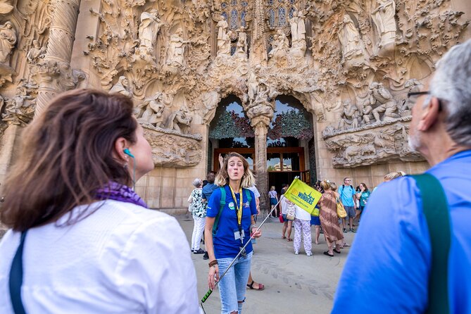 Sagrada Familia Guided Tour with Skip The Line Access - Entering the basilica with timed access