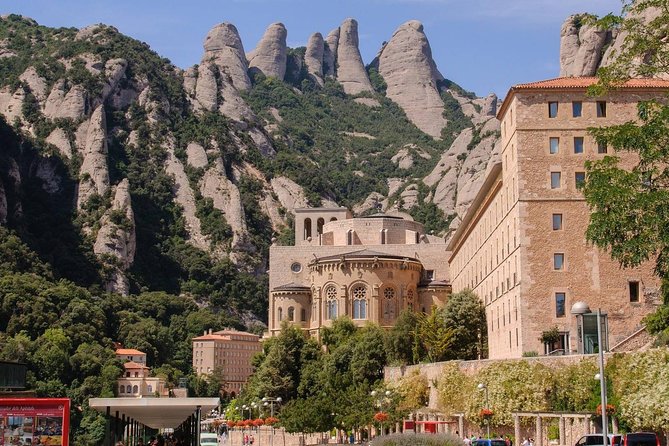 Sagrada Familia & Montserrat Small Group Tour with Hotel pick-up - Crossing the Eixample to Gaudí’s basilica