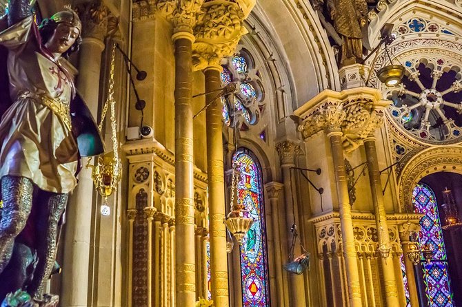 Sagrada Familia & Montserrat Small Group Tour with Hotel pick-up - Why the guide can make or break the day