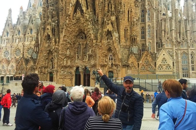 Sagrada Familia & Montserrat Small Group Tour with Hotel pick-up - Vehicle comfort, walking, and the ten-hour reality