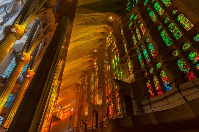 Sagrada Familia Private Tour - Language, group size, and the private format