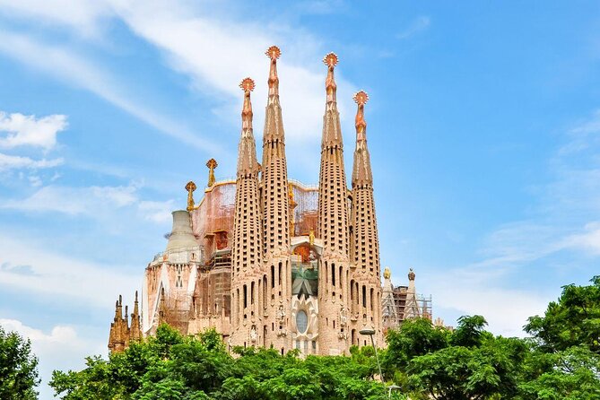 Sagrada Familia Private Tour in Barcelona - Inside the Basilica: Light, Columns, and Geometry