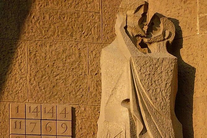 Sagrada Familia Private Tour with Priority Entrance - What the private format is worth at $162.92