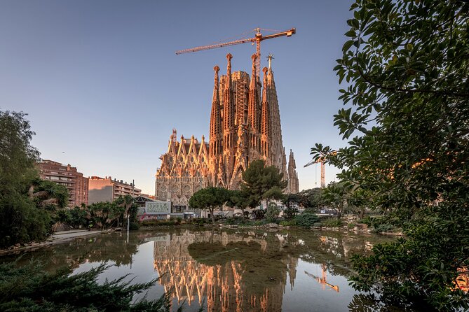 Sagrada Familia Private Tour with Priority Entrance - Who should book this tour