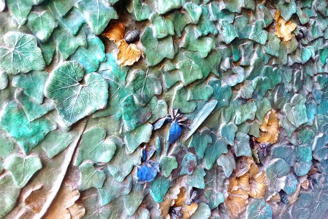 Sagrada Familia Private Tour with Skip-the-Line Ticket - Reading Gaudí’s interior in about two hours