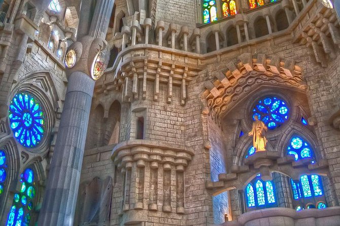 Sagrada Familia Private Tour with Skip-the-Line Ticket - Price and the value of a private guide