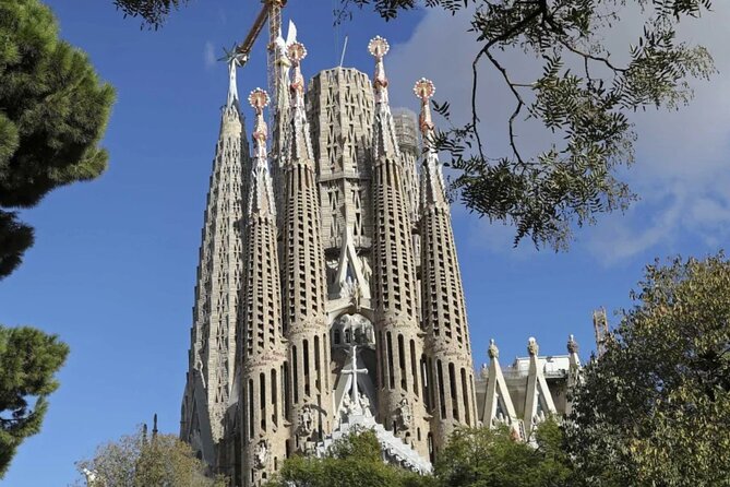 Sagrada Familia Private Tour with Skip-the-Line Ticket - Entering the basilica with timed admission