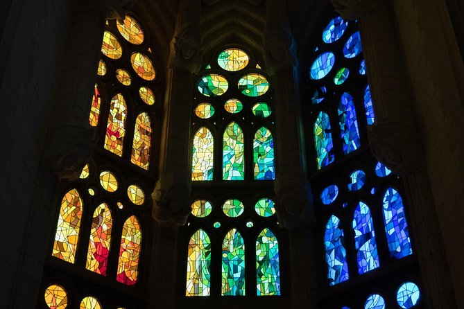 Sagrada Familia Skip the Line Tour Optional Small Group - The Passion façade: a sharper contrast