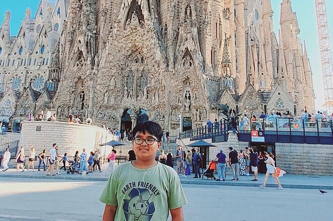 Sagrada Familia Skip The Queue With Audio Guide Tour - What this Sagrada Familia visit actually gives you
