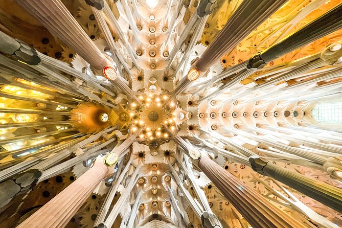 Sagrada Familia Small Group Guided Tour with Skip the Line Ticket - How the small group feels in practice