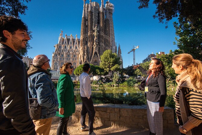 Sagrada Familia Small Group Guided Tour with Skip the Line Ticket - Meeting at Av. de Gaudí, 1