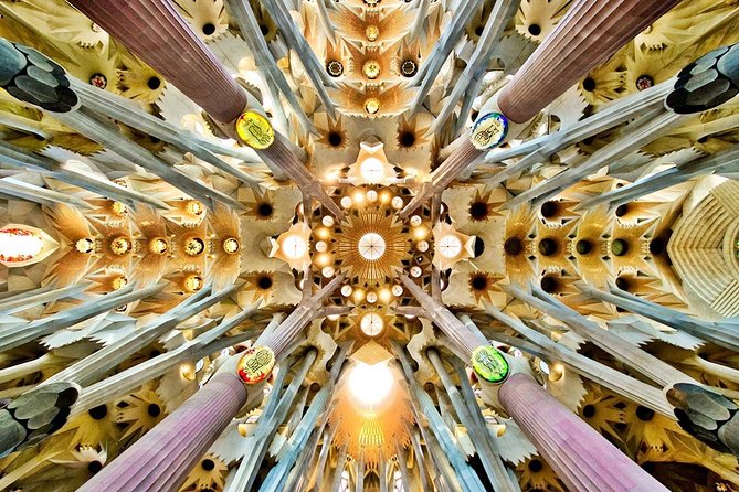 Sagrada Familia: Small Group Tour, hotel pick-up with Fast-Track - Fast-track entry and the value of a small group