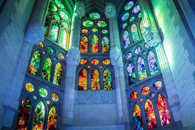 Sagrada Familia Small Group Tour with Skip the Line Ticket - Meeting the guide at Fanal modernista