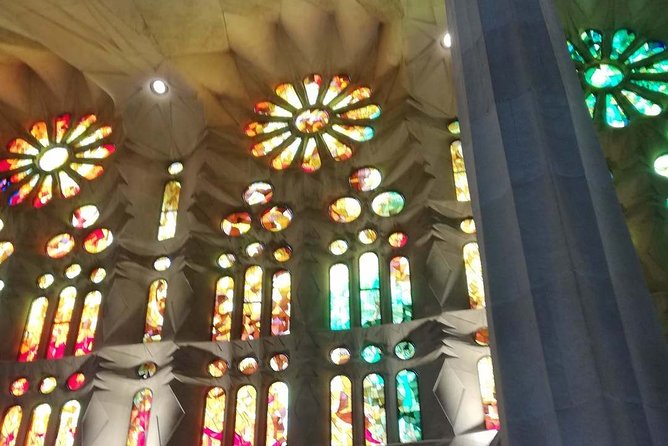 Sagrada Familia Small Group Tour with Skip the Line Ticket - Group size, pace, and who will enjoy it