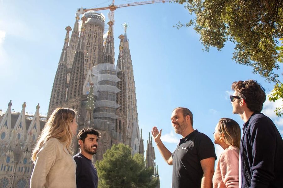Sagrada Familia with Official Guide & Fast-Track Entry - Who should book this Sagrada Familia tour?