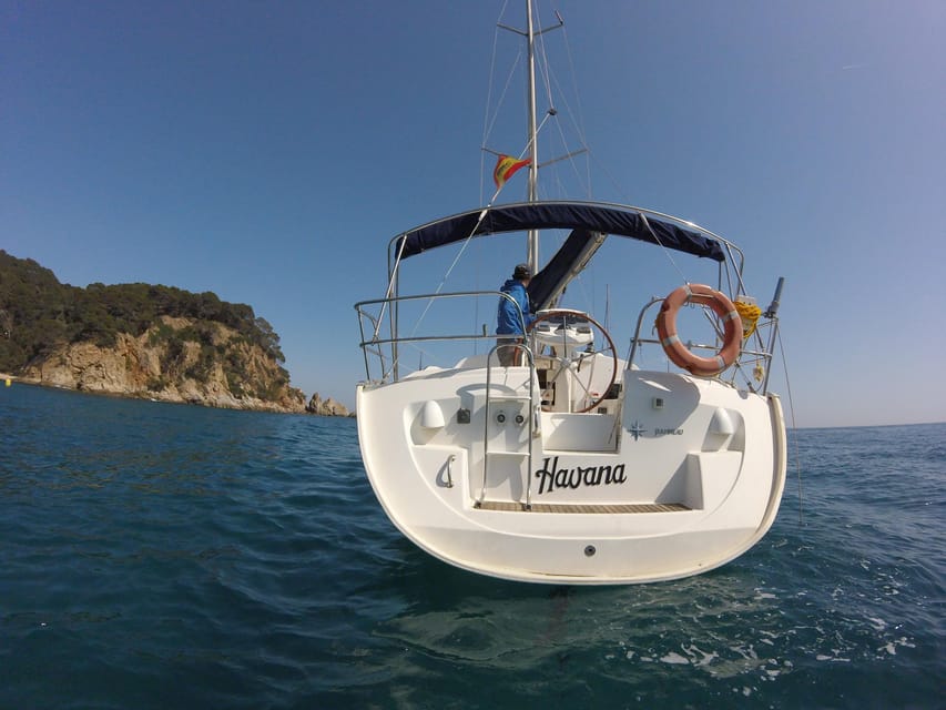 Sailing experience 4 hours in Platja d'Aro - Leaving Port d’Aro under sail