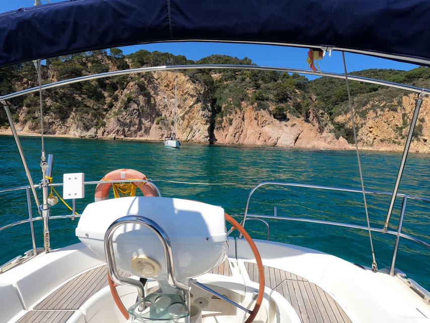 Sailing experience 4 hours in Platja d'Aro - A route shaped by wind and sea