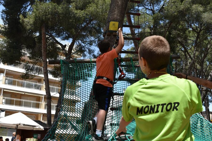 Salou: Bosc Aventura Salou Zip Lining Experience - Starting gently at Bosc Aventura Salou