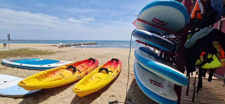 Salou: club kayak Cambrils with hotel pickup - Timing, language, and practical planning