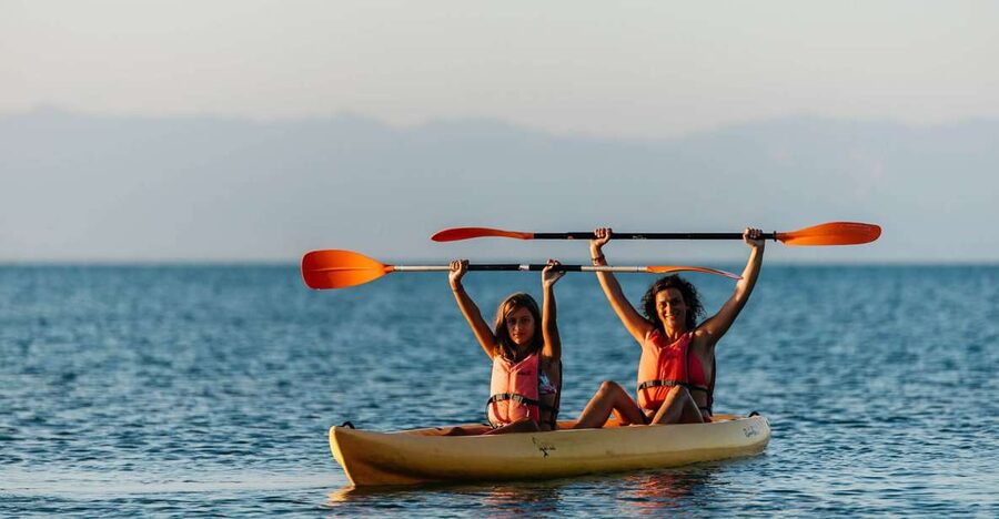 Salou: club kayak Cambrils with hotel pickup - From your hotel to the beach