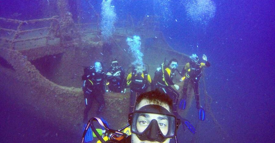 Salou: Fun Scuba Dive with Instructor (No License Needed) - Why families may like this Salou activity
