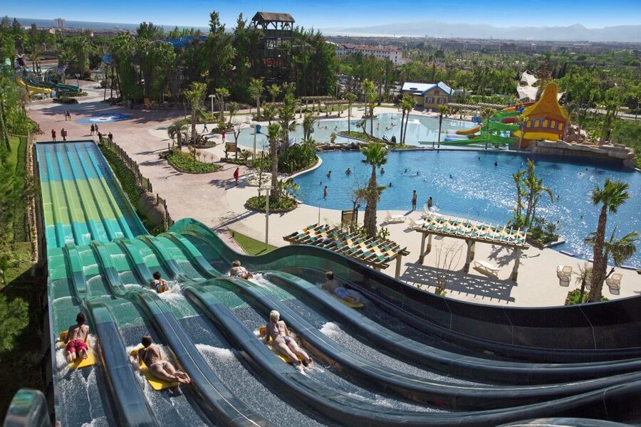 Salou: PortAventura, Caribe Aquatic & Ferrari Land Passes - Using the app to plan a better day