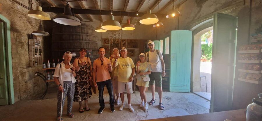 Salou safari: Park Samá with 1 vermouth tasting&hotel Pickup - Peacocks, deer, turtles, and the aviary