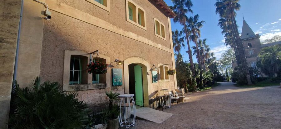 Salou safari: Park Samá with 1 vermouth tasting&hotel Pickup - Romantic and modernist garden design