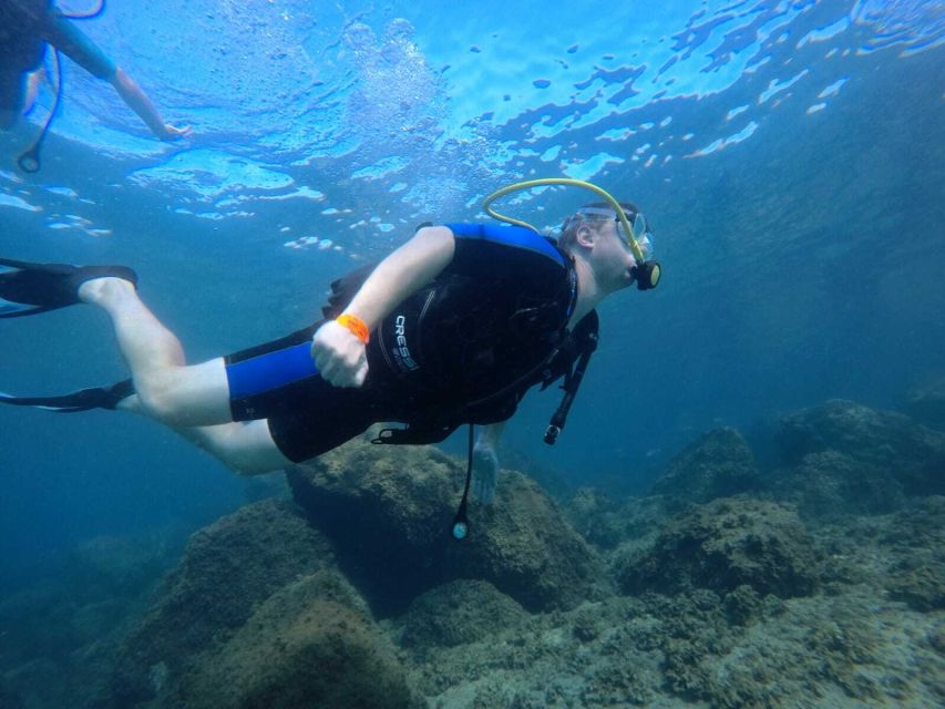 Salou: Scuba Diving for Beginners - At the beach, the lesson starts on dry land