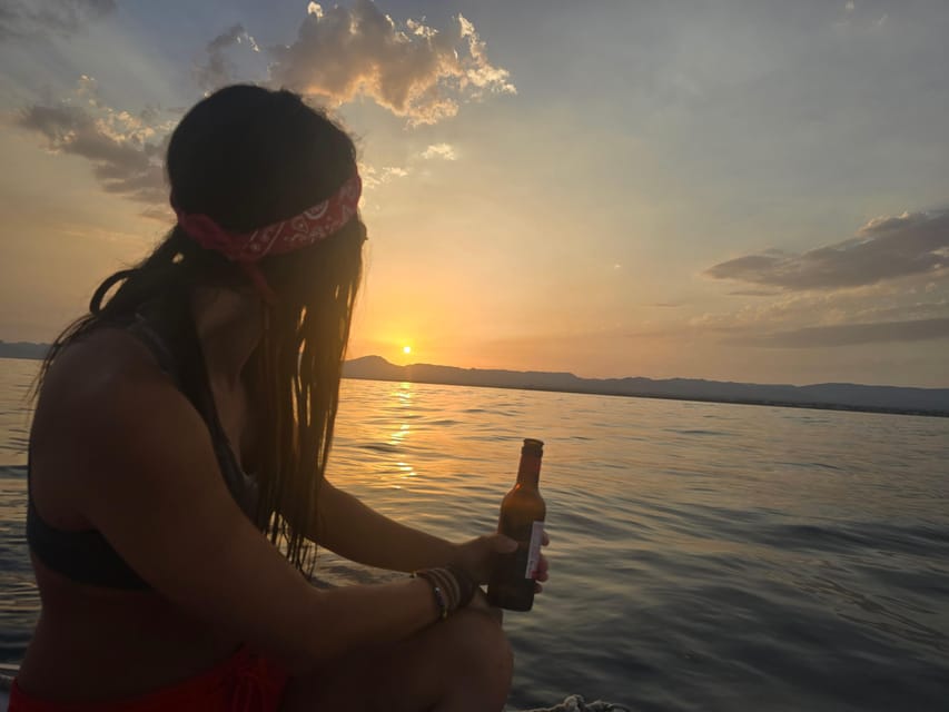Salou: Sunset on Boat - What the guide adds to the hour