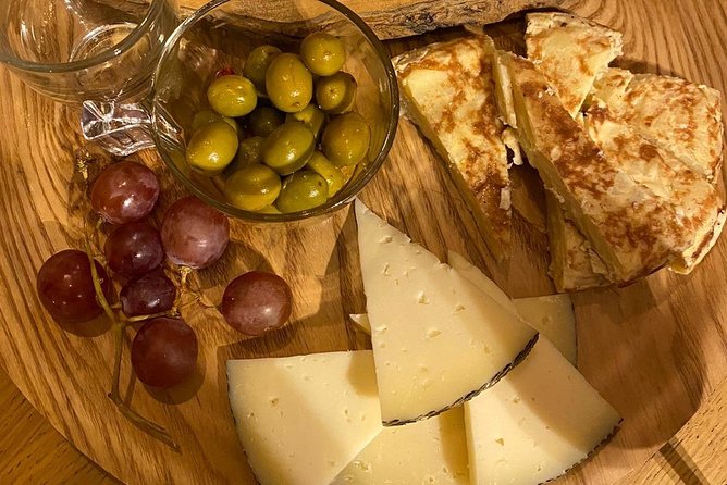 Sangria Cultural Workshop with Tapas - What the $83.27 price includes