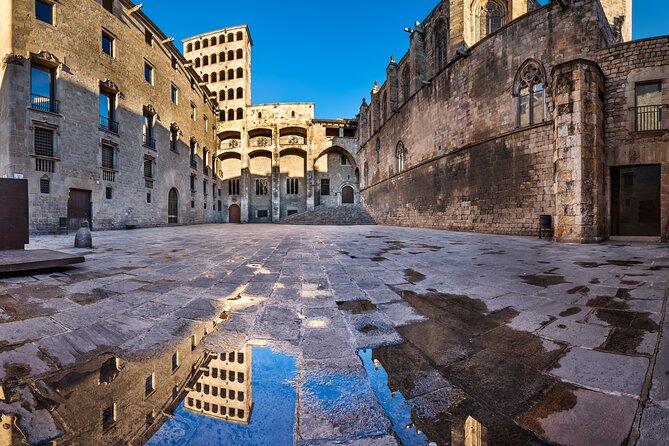 Self-Guided Audio Tour - Legends of the Gothic Quarter - Plaça de Sant Jaume and the route between landmarks