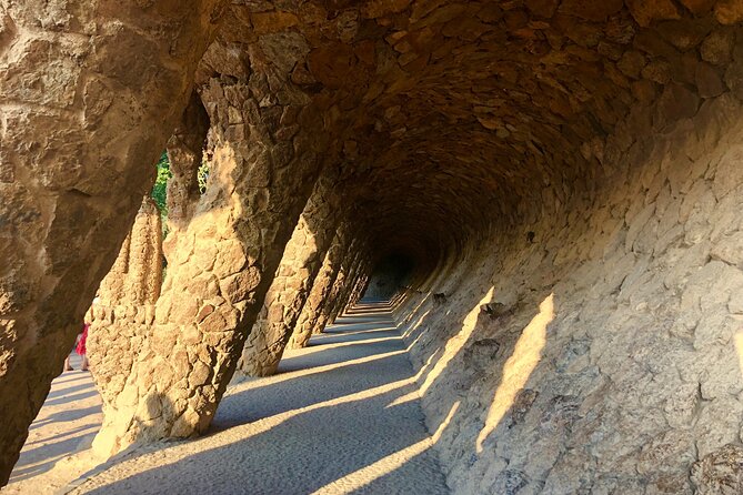 Self-Guided Audio Tour-The Surrealist Barcelona of Dalí and Gaudí - Starting at Sala Dalmau in the Eixample