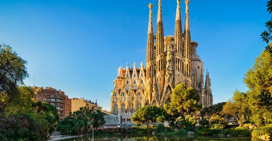 Semi-Private Barcelona Gothic, Parc Guell & Sagrada Familia - Park Güell: Gaudí’s garden of color and curves