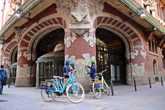 Sights of Barcelona E-Bike Tour Led by a Local Guide - Starting at Arc de Triomf and El Born