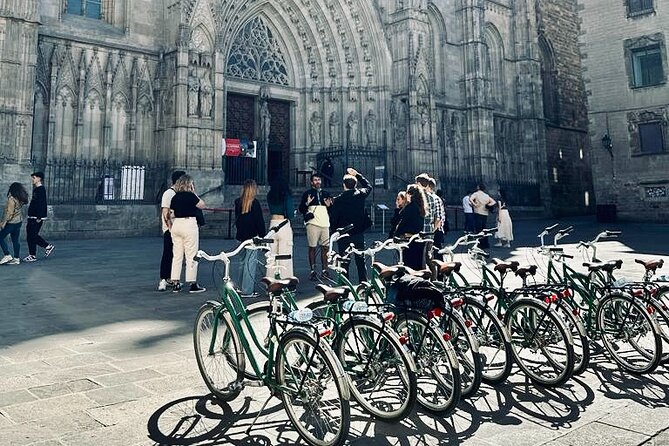 Sightseeing by Bike & Photo Shooting - Arc de Triomf, the city’s grand gateway