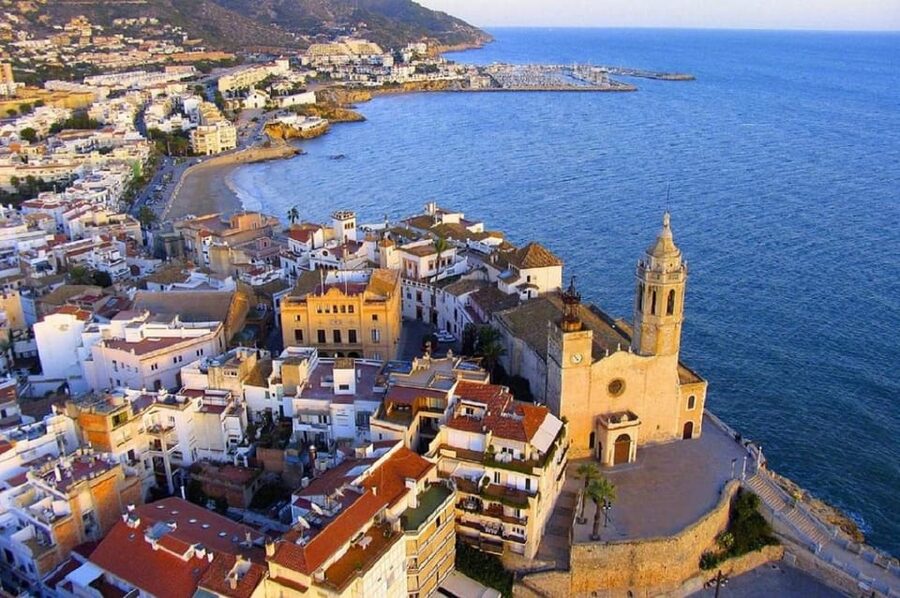 Sitges: Sailboat trip + walking tour and wine cellar tour - Why the sea is the right introduction to Sitges