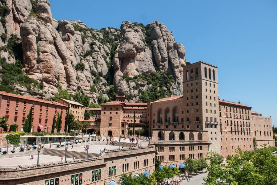 Skip-the-Line Barcelona & Montserrat Tour with Pick-up - Sagrada Família, inside or outside