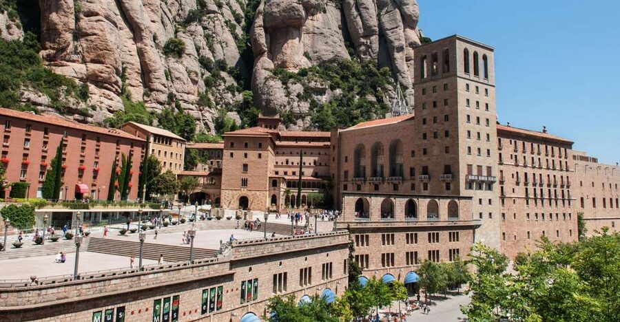 Skip-the-Line Barcelona & Montserrat Tour with Pick-up - What the guides add