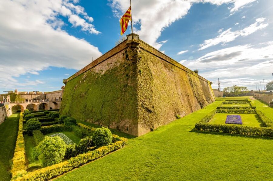 Skip-the-line Montjuïc Castle Tour with a Cable Car Ride - Choosing between 2.5 hours and 3.5 hours