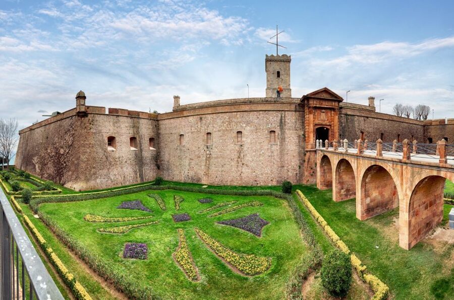 Skip-the-line Montjuïc Castle Tour with a Cable Car Ride - Is $298 per person fair value?