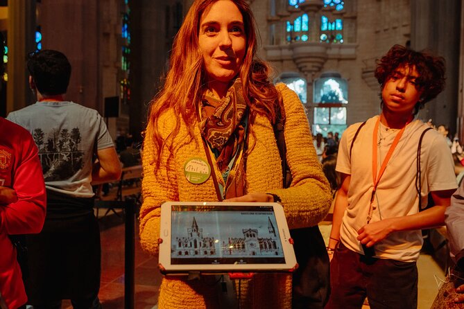 Skip the Line Sagrada Familia Guided Tour & Optional Cava Upgrade - Headsets, group size, and hearing the guide