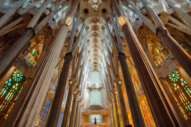 Skip the Line Sagrada Familia Guided Tour & Optional Cava Upgrade - One hour and 30 minutes inside the basilica