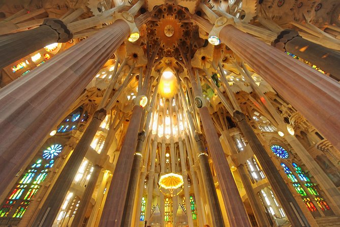 Skip The Line Sagrada Familia Small Group Tour - Why the Sagrada Familia works best with a guide