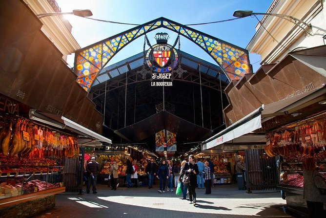 Spanish Oysters, Cava and Ibérico Ham at Barcelona’s La Boqueria Market - The first tastings: oysters, olives, and Spanish ham